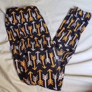 Lularoe arrow design tall & curvy